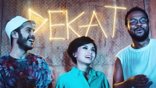 Dekat