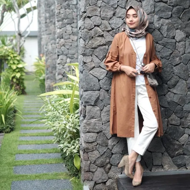 11 Gaya Berpakaian Buatmu Fresh Graduate yang Baru Pertama Kali Masuk Kerja 14