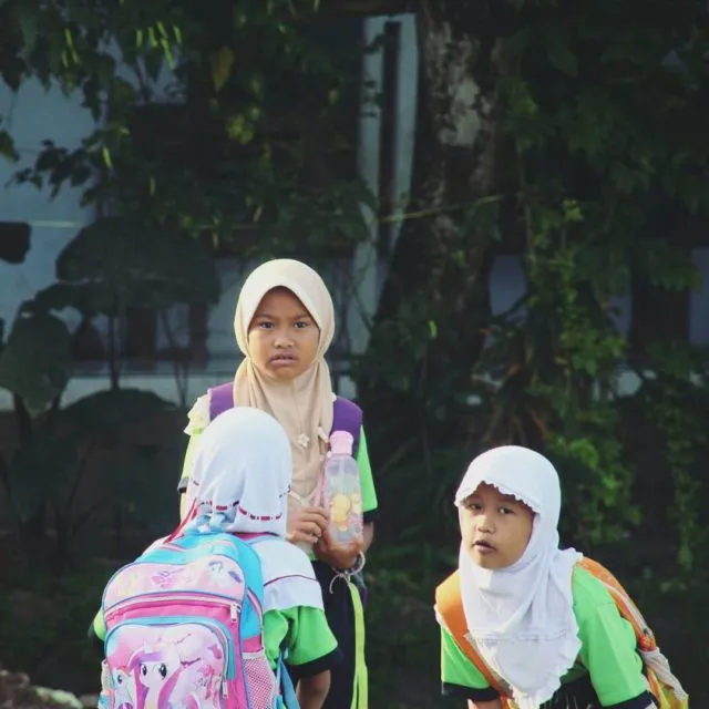 Inspirasi dari Dhika, Gadis Stylish yang Memilih Jadi Guru di Pedalaman 10