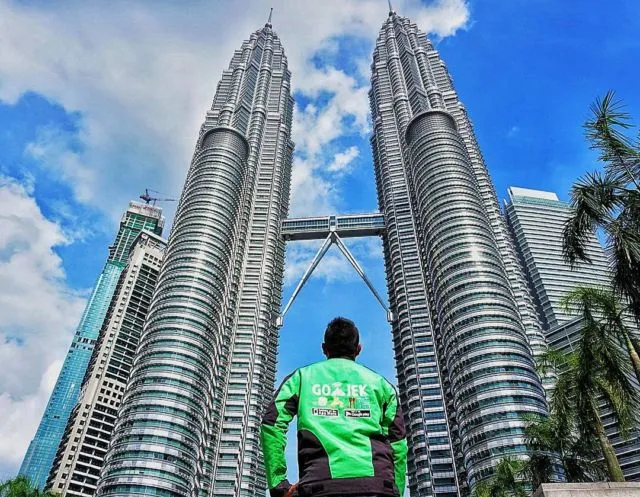 Abang Gojek Ini Bisa Liburan ke Malaysia, Masa Kamu di Kantor Mulu Nggak Ke Mana-Mana? 3