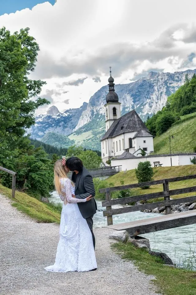 Pasangan Ini Foto Prewedding Aja Sampai ke 15 Negara Lho. Dari Norwegia Sampai Gunung Sinabung! 12