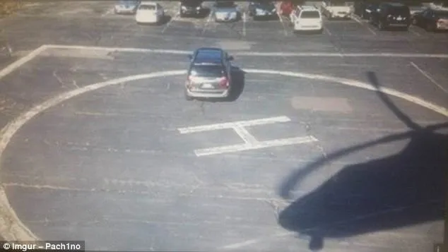 12 Foto Parkir Mobil Sembarangan yang Bikin Kesel. Begini Cara Ngerjain Mereka Biar Kapok! 22