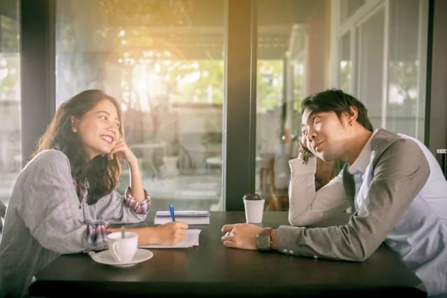 5 Obrolan Absurd Sama Cowokmu yang Jadi Bukti Hubungan Kalian Sudah Nyaman Banget. Rasain Sendiri Deh! 10
