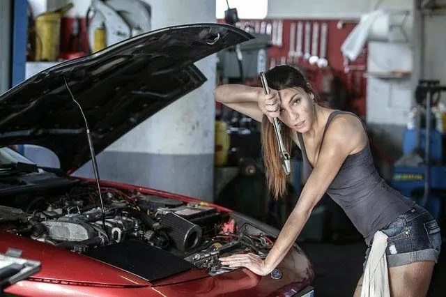 Jangan Membiarkan Cewekmu Lakukan 6 Hal Ini Sendirian. Asli Ini Bahaya Buat Kamu dan Orang Lain! 8