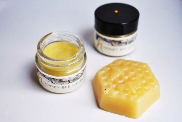 6 Perona Bibir yang Perlu Kamu Ketahui. Mulai dari Lip Balm sampai Lip Cream Semuanya Beda Fungsi 7