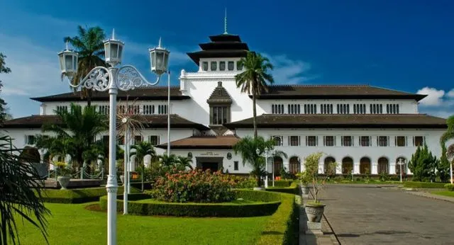 Potret Perbandingan Bandung Tempoe Doeloe dengan Masa Kini. Mana yang Lebih Romantis? 26