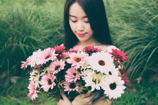 Ini 5 Pembeda Wanita Realistis Atau yang Cuma Sayang Uang. Wajib Tahu Nih Biar Nggak Salah Pilih! 13