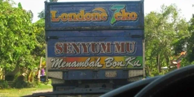 Kontras Dengan Image Supirnya yang Garang, Tulisan di Truk Ini Justru Melankolis. Asli Kocak Ini! 20