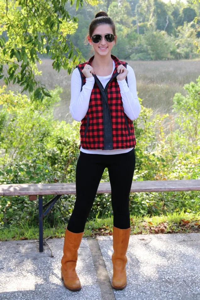 10 Ragam Vest Cantik yang Bikin Penampilanmu Naik Kelas. Sekali-kali Pakai Baju Dua Lapis Lah~ 20