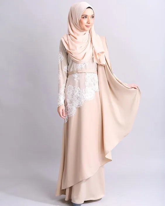 12 Inspirasi Busana Lamaran Berhijab Menutup Dada, Tampil Sopan Nan Elegan di Hari Istimewa 24