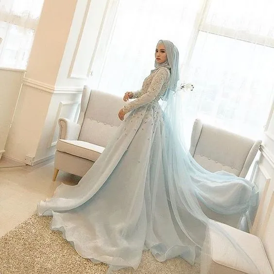 12 Inspirasi Busana Lamaran Berhijab Menutup Dada, Tampil Sopan Nan Elegan di Hari Istimewa 20