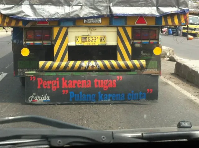 Kontras Dengan Image Supirnya yang Garang, Tulisan di Truk Ini Justru Melankolis. Asli Kocak Ini! 24