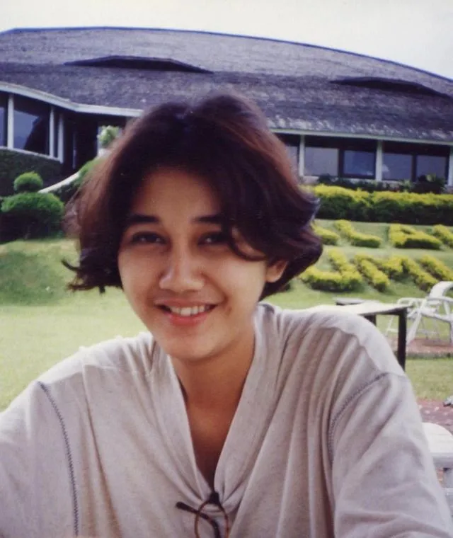 7 Gaya Rambut Cewek 90-an yang Bisa Kamu Jadikan Inspirasi, Siapa Tahu Bakal Nge-tren Lagi 12