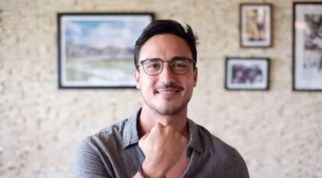 Mini Riset: 10 Ibu Ungkap Kriteria Menantu yang Bisa Dibilang Ganteng, Masa Kamu Nggak Penasaran? 16