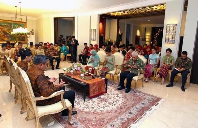 Biaya Menikah Nggak Selamanya Harus Ditanggung Cowok. Relaks, ini Cuma Soal Saling Pengertian Kok 8