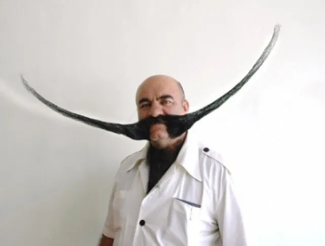 15 Kumis dan Jenggot Ini Punya Wujud yang Super Unik, Mungkin Cuma Pria Sejati yang Bisa Memilikinya 22