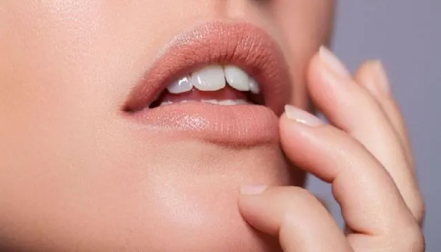 Pilihan Warna Lipstik Menurut Karakter Zodiak. Katanya Sih, Ada Kekuatan Tersembunyi Saat Diterapkan 14