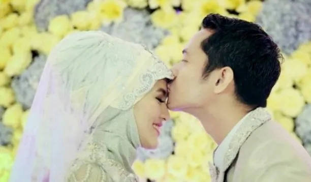 Biaya Menikah Nggak Selamanya Harus Ditanggung Cowok. Relaks, ini Cuma Soal Saling Pengertian Kok 6
