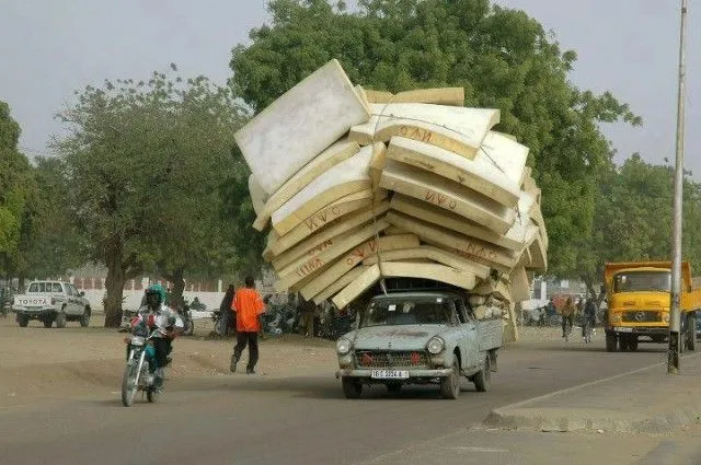 10 Foto Mobil yang Menderita Karena Dipaksa Bawa Muatan yang Membahayakan, Jangan Ditiru Pas Mudik! 15