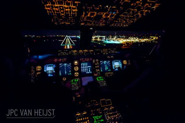 Beruntungnya Jadi Pilot Seperti JPC Van Heijst, Mungkin Dia Pemilik Ruang Kerja Terbaik di Dunia 16