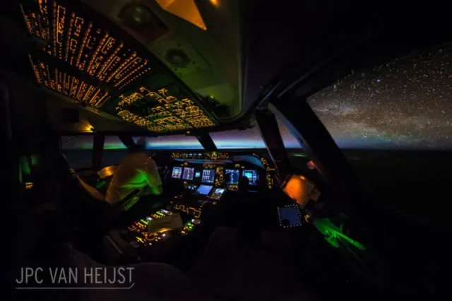 Beruntungnya Jadi Pilot Seperti JPC Van Heijst, Mungkin Dia Pemilik Ruang Kerja Terbaik di Dunia 26