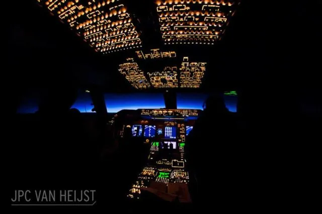 Beruntungnya Jadi Pilot Seperti JPC Van Heijst, Mungkin Dia Pemilik Ruang Kerja Terbaik di Dunia 27