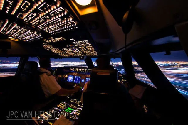 Beruntungnya Jadi Pilot Seperti JPC Van Heijst, Mungkin Dia Pemilik Ruang Kerja Terbaik di Dunia 21