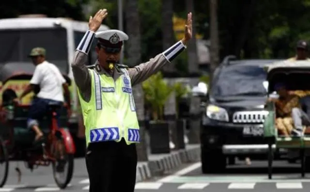 10 Profesi Ini Nggak Dapat Libur Saat Lebaran. Mudik Kampung Halaman Pun Tinggal Angan! 12