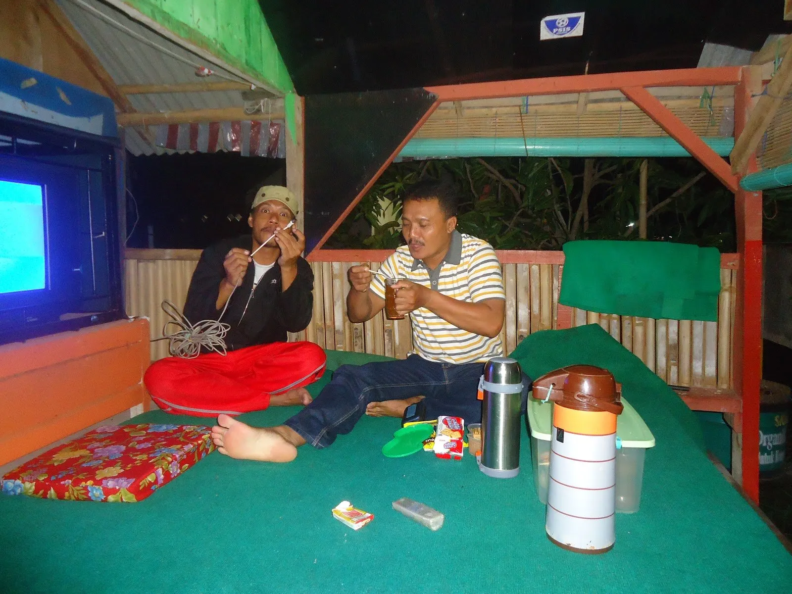 Mulai dari Ronda Hingga Pelihara Burung. Kamu yang Mudah Nggak Bakal Paham Hiburan Ala Bapak-bapak! 6