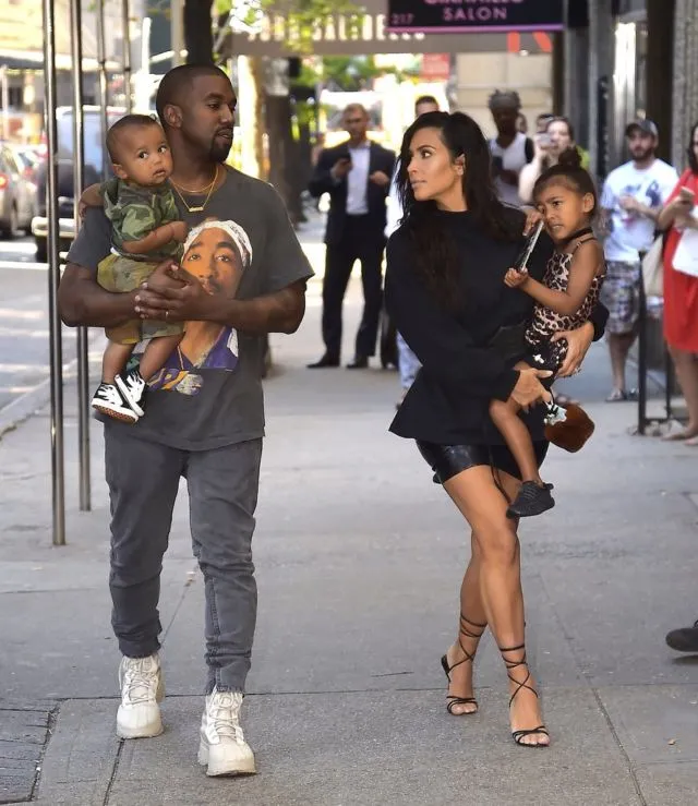 Sewa Rahim Wanita Lain, Inilah Cara yang Akan Ditempuh Kim Kardashian untuk Program Anak Ketiganya 5