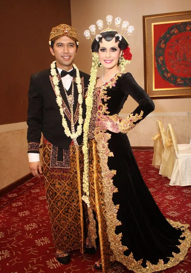 Makna Busana Pengantin Berdasarkan Warnanya. Sudah Cocok Belum dengan Tema Pernikahannya? 9