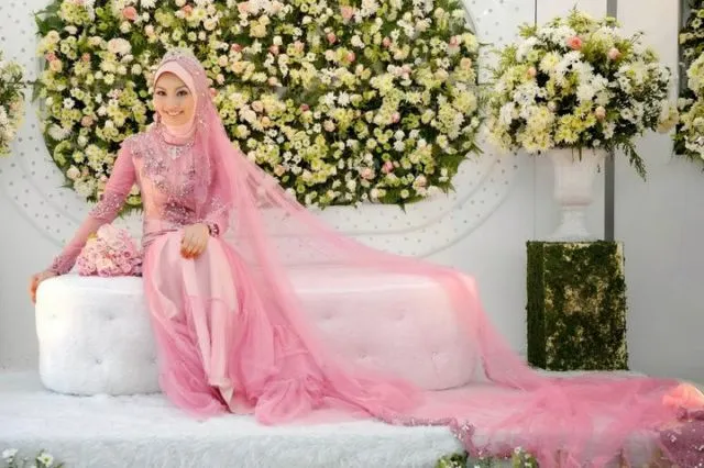 Makna Busana Pengantin Berdasarkan Warnanya. Sudah Cocok Belum dengan Tema Pernikahannya? 10