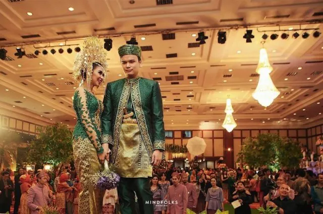 Makna Busana Pengantin Berdasarkan Warnanya. Sudah Cocok Belum dengan Tema Pernikahannya? 11