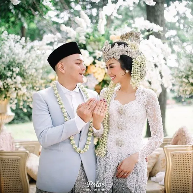 Makna Busana Pengantin Berdasarkan Warnanya. Sudah Cocok Belum dengan Tema Pernikahannya? 8