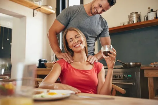 11 Aktivitas Bareng Pasangan yang Bisa Bikin Hubungan Kalian Awet Sampai Pelaminan 16