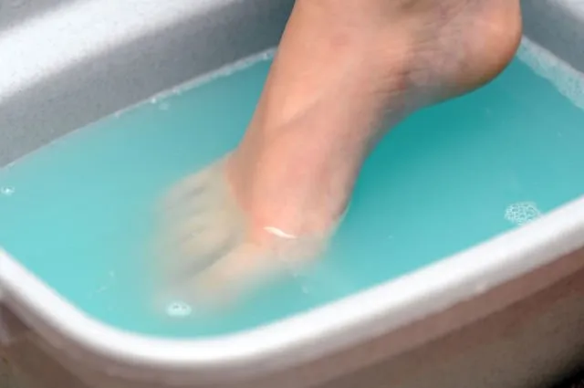 6 Bahan Rendaman Alami untuk Atasi Bau Kaki. Meski Buka Sepatu, Tetap Kering dan Wangi 11