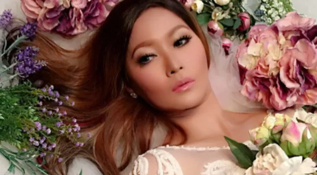 Makin Bertambah Usia, Mama-mama ini Justru Makin Cantik. Cowok-cowok Pasti Makin Betah Liatnya! 13