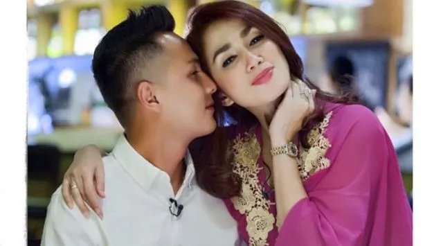 Menikah Dengan Cewek Lebih Tua Itu Justru Lebih Bagus. 5 Pasangan Seleb Buktinya Aman dan Tentram! 9