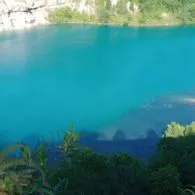 Danau Ini Warnanya Super Biru dan Sangat Cantik. Sebuah Keindahan yang Tak Bisa Kamu Dustakan!