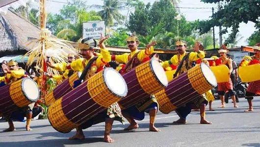 Melestarikan Budaya Merariq, Pria Asal Lombok Ini Menikahi Kedua Pacarnya Agar Tidak Ada yang Terluka! 6