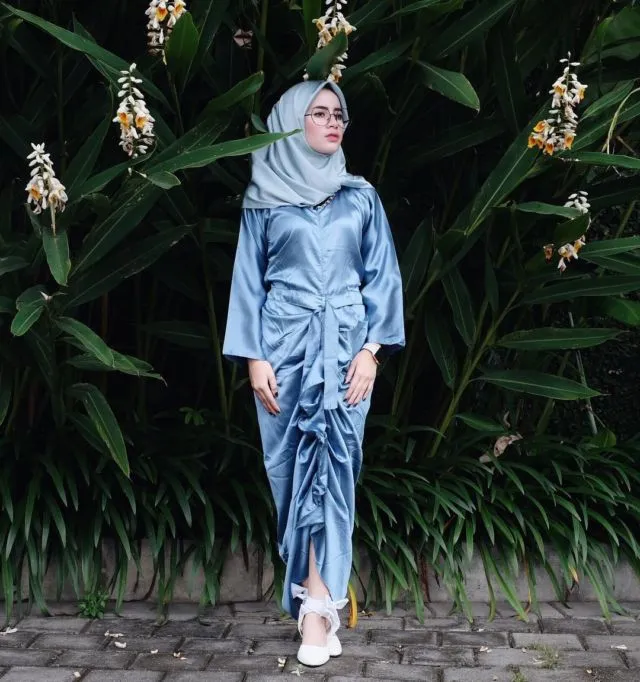 Inspirasi Gaun Muslimah Elegan untuk Kondangan A la Selebgram. Minim Glamor Tapi Menawan! 21
