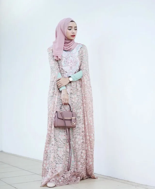 Inspirasi Gaun Muslimah Elegan untuk Kondangan A la Selebgram. Minim Glamor Tapi Menawan! 12