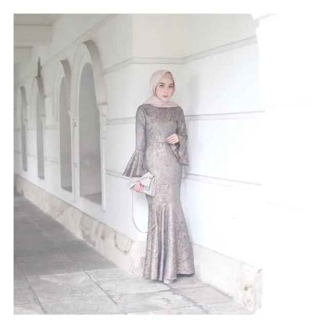 Inspirasi Gaun Muslimah Elegan untuk Kondangan A la Selebgram. Minim Glamor Tapi Menawan! 15