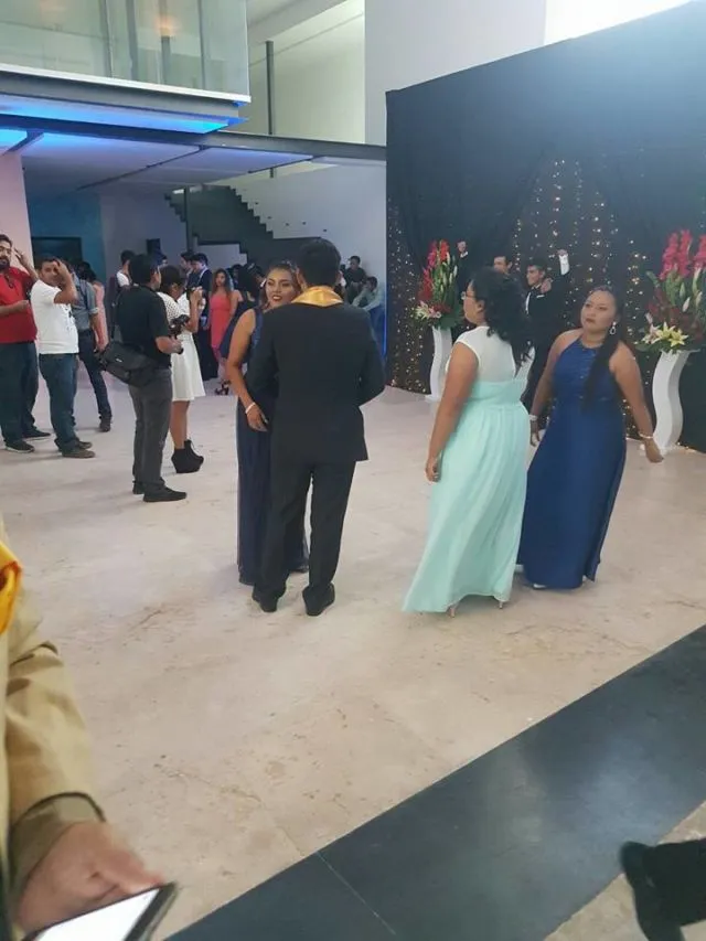 Peserta Wisuda di Kampus Ini Dipisah Antara Mereka yang Bisa Bayar dan Nggak. Ini Kurang Ajar Sih! 6