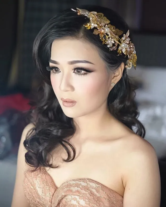 Riasan Mata Barbie Ala MUA Imel Vilentcia Ini Lagi Tren! Jadi Langganan Pengantin Wanita Nih 24