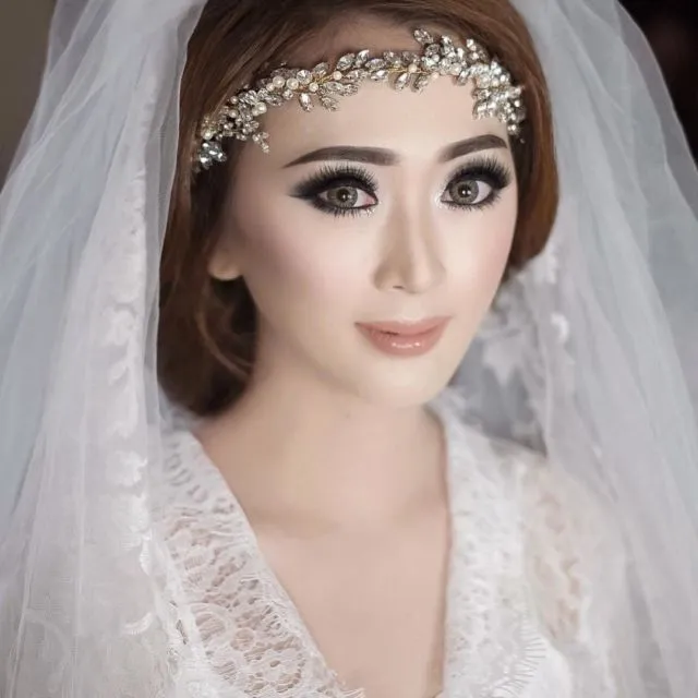 Riasan Mata Barbie Ala MUA Imel Vilentcia Ini Lagi Tren! Jadi Langganan Pengantin Wanita Nih 18
