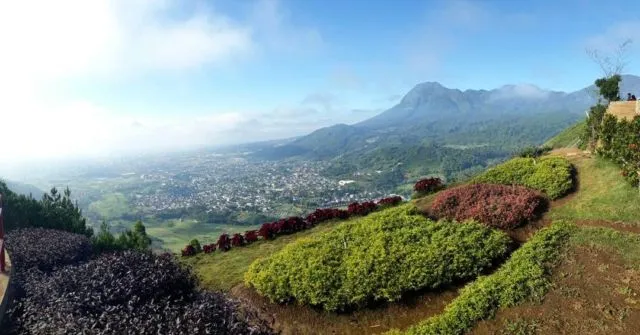 Taman Langit Gunung Banyak, Spot Selfie Bagaikan Negeri Dongeng di Malang yang Harus Kamu Datangi Segera! 10