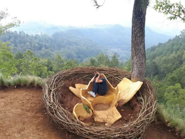 Taman Langit Gunung Banyak, Spot Selfie Bagaikan Negeri Dongeng di Malang yang Harus Kamu Datangi Segera! 18