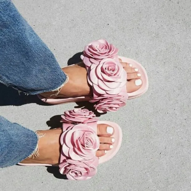 18 Serba-serbi Sandal Platform Lucu yang Bikin Kamu Tampak Tinggi. Sudah Punya Belum? 25