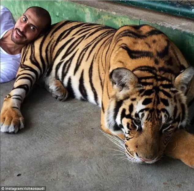 10 Kelakuan Glamour dari Anak Muda Kaya Raya di Arab Saudi. Mulai Jet Pribadi Sampai Pelihara Macan! 15